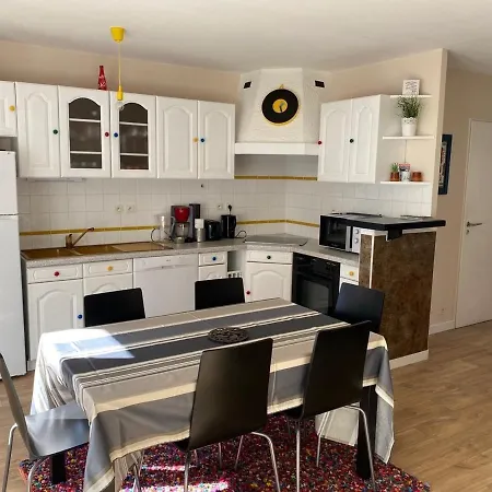 Moderne Avec Parking Prive, Proche Centre-ville Et - - Fr-1-239-497 *