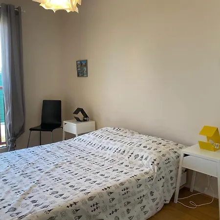 Moderne Avec Parking Prive, Proche Centre-ville Et - - Fr-1-239-497 *